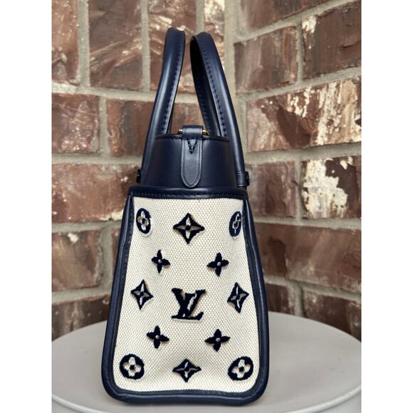 Louis Vuitton On My Side Tote Monogram Tufted Canvas PM 90326 - Picture 4 of 16